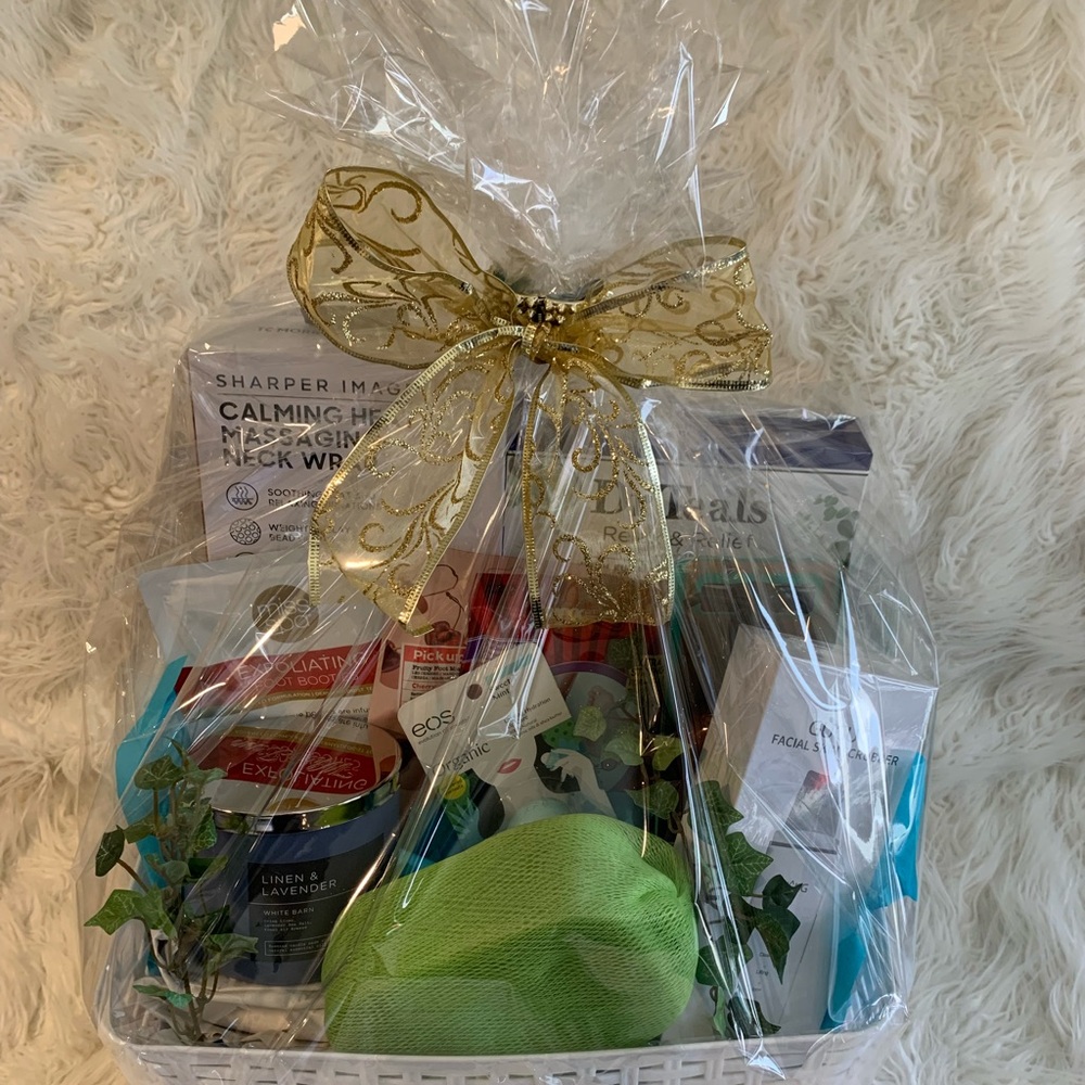 Pamper gift basket.